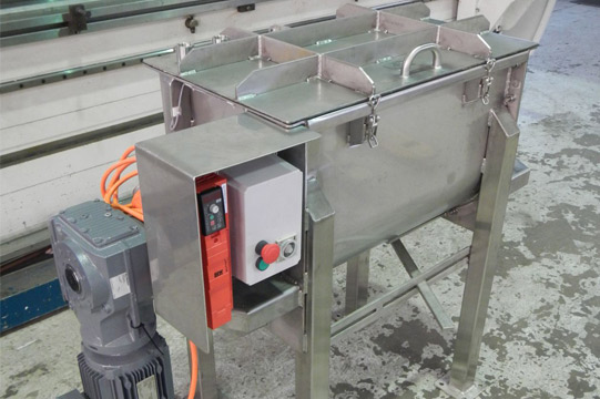 100 litre vacuum rated ribbon blender for lab application