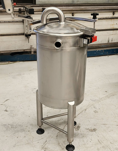 magnet locking hopper