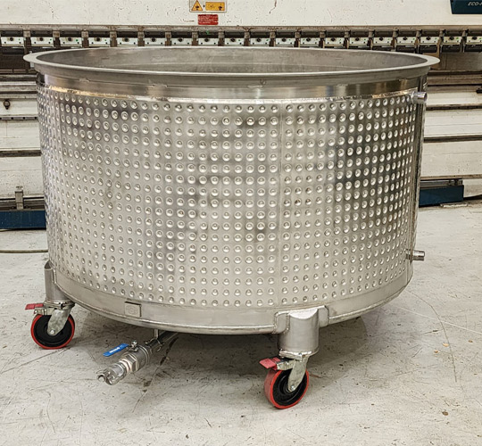 Read more about the article 2200 Litre Mobile Dimple Jacketed Tank