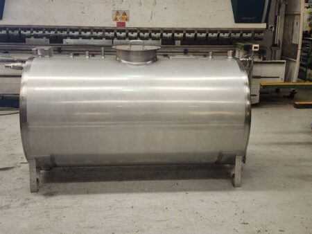 Read more about the article 2100L Horizontal Tank