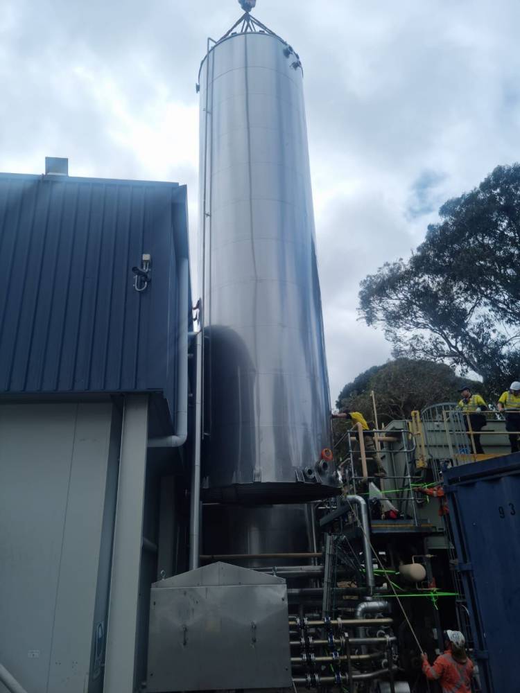 76000L hot water silo installation