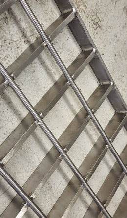 3000 litre mix tank scrape cage surface