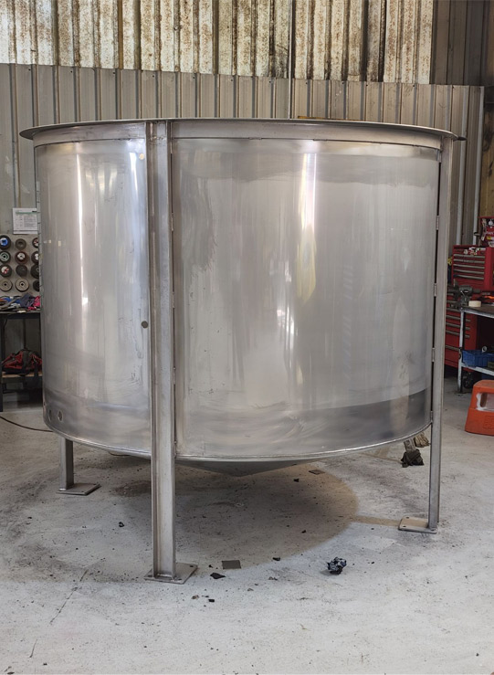 4 off 5000 litre water tanks