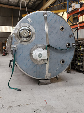 clad and agitated storage tank