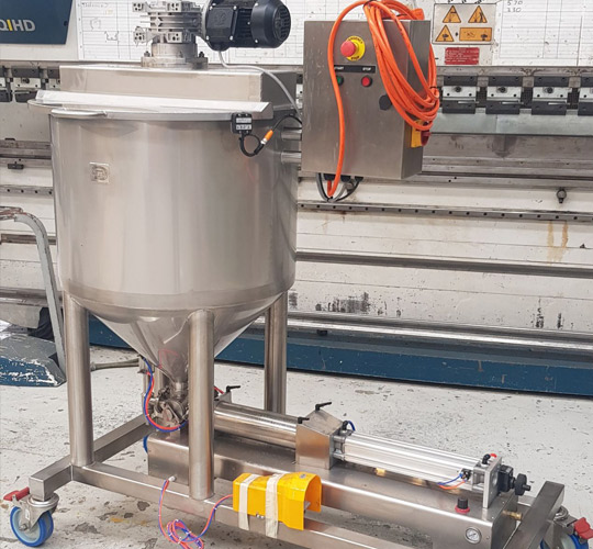 Read more about the article Feeder Tank for Viscous Product on a Mobile Skid Directly Over the Top of the Piston Filler