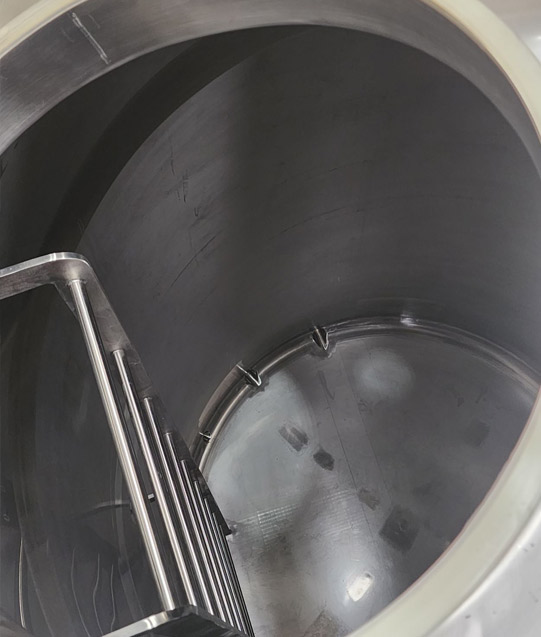 tank internal ladder