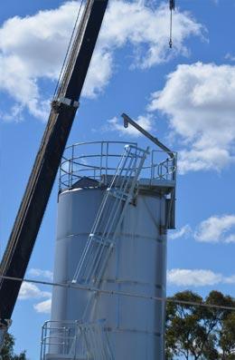 tank silo with ladder system
